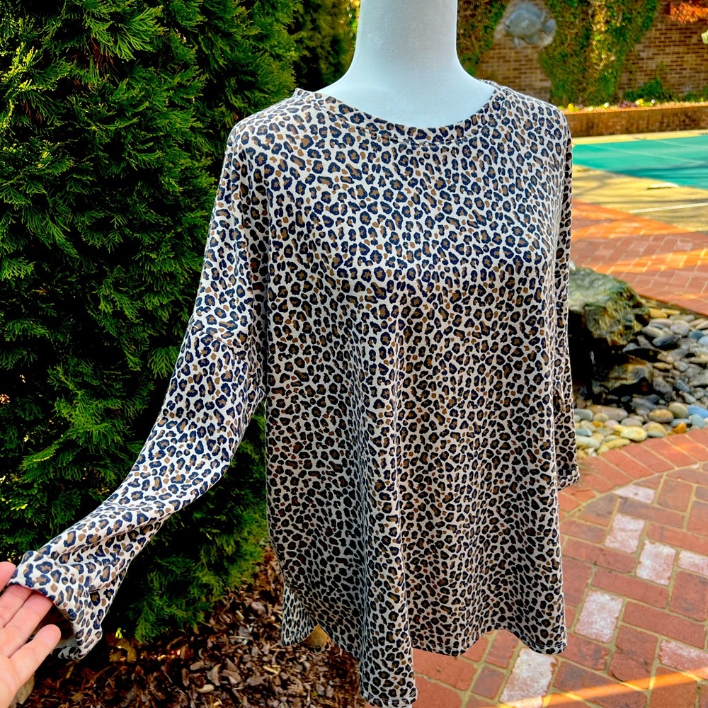 CROWN & IVY Animal Print Top XL